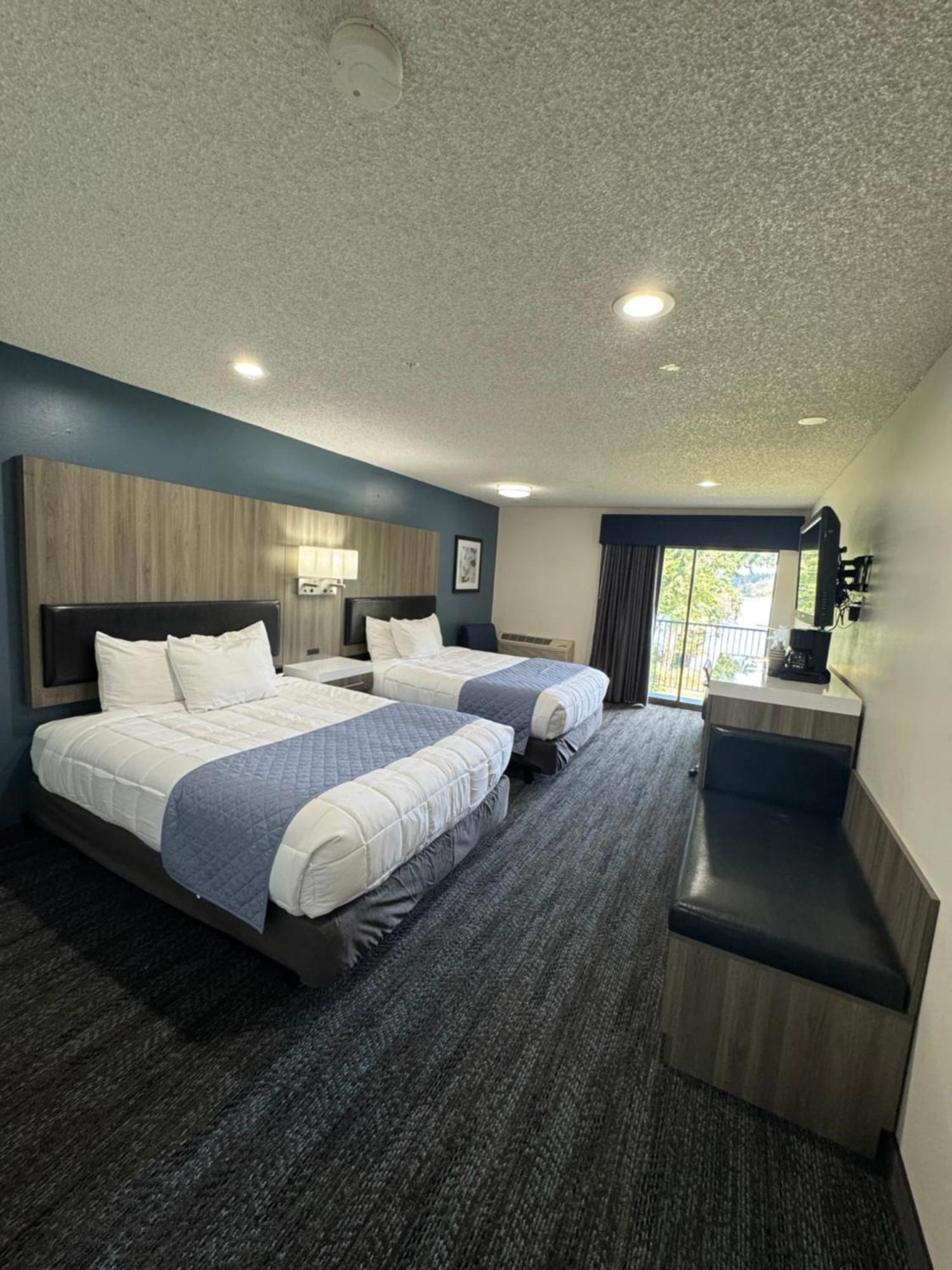 Oyster Bay Inn & Suites Bremerton Extérieur photo